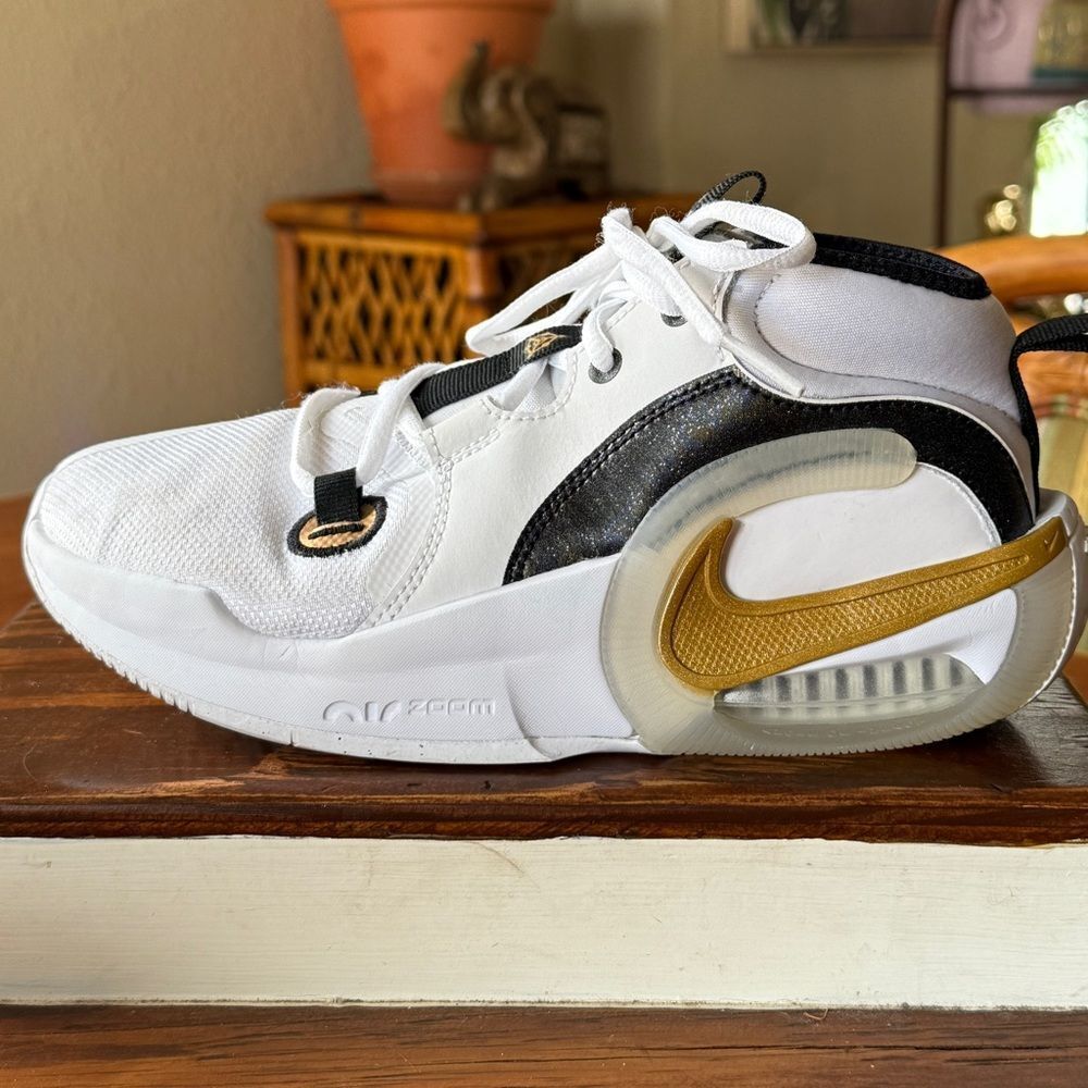 NIKE KIDS AIR ZOOM CROSSOVER 2 BASKETBALL SHOES White Black Gold 4.5 Y - Picture 6 of 14
